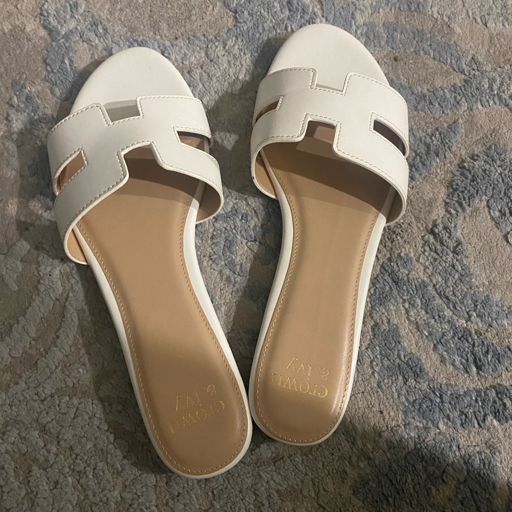 Crown Ivy Sandal